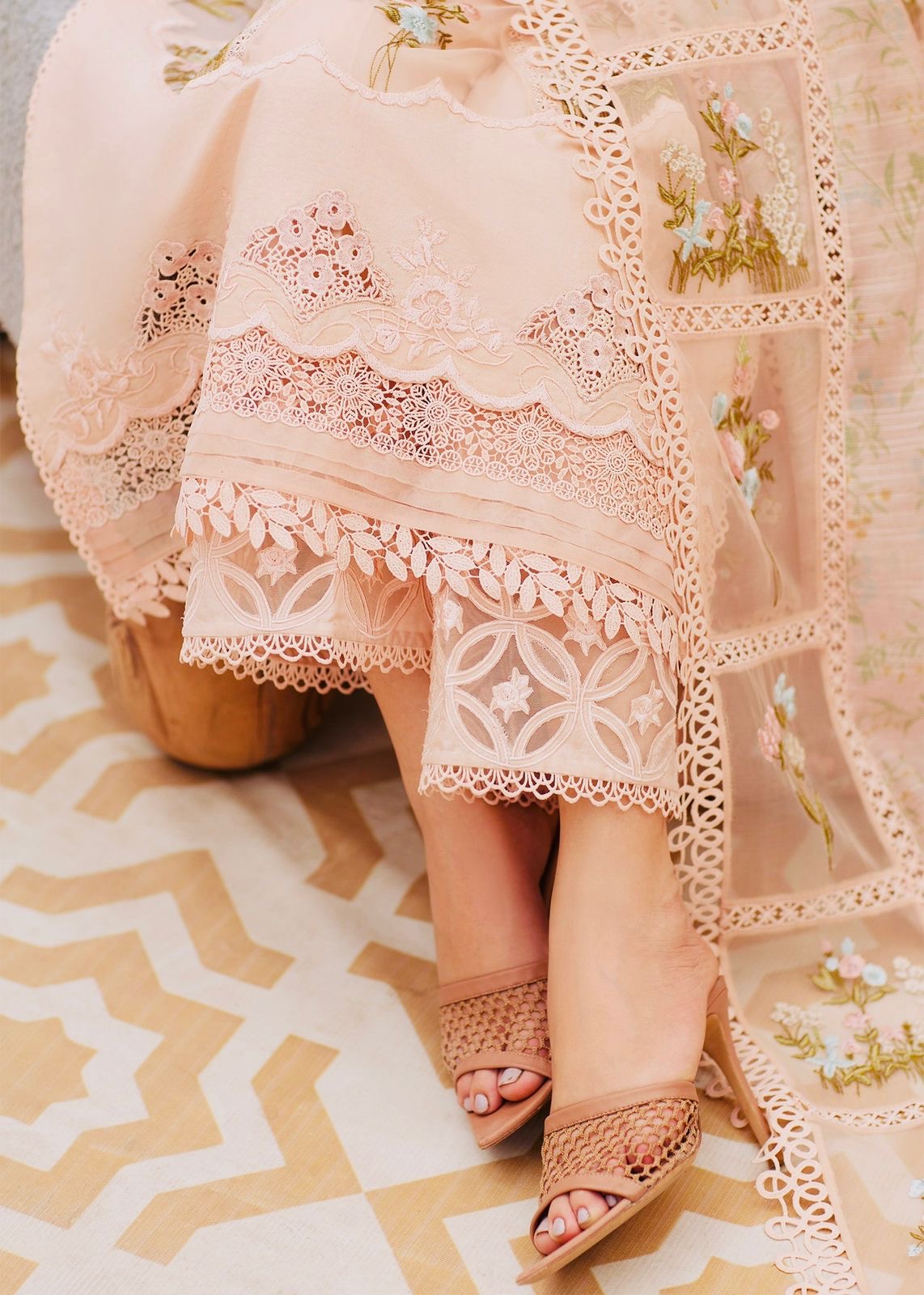 CRIMSON 3PC LAWN UNSTITCHED EMBROIDERED 
Code:4030