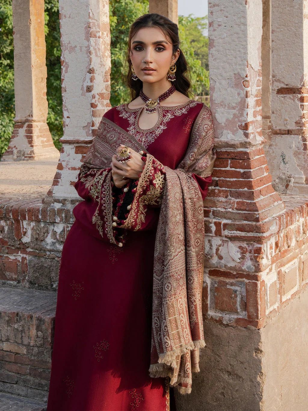 IZEL LUXURY LAWN UNSTITCHED EMBROIDERED 3PC CODE: DE 1008