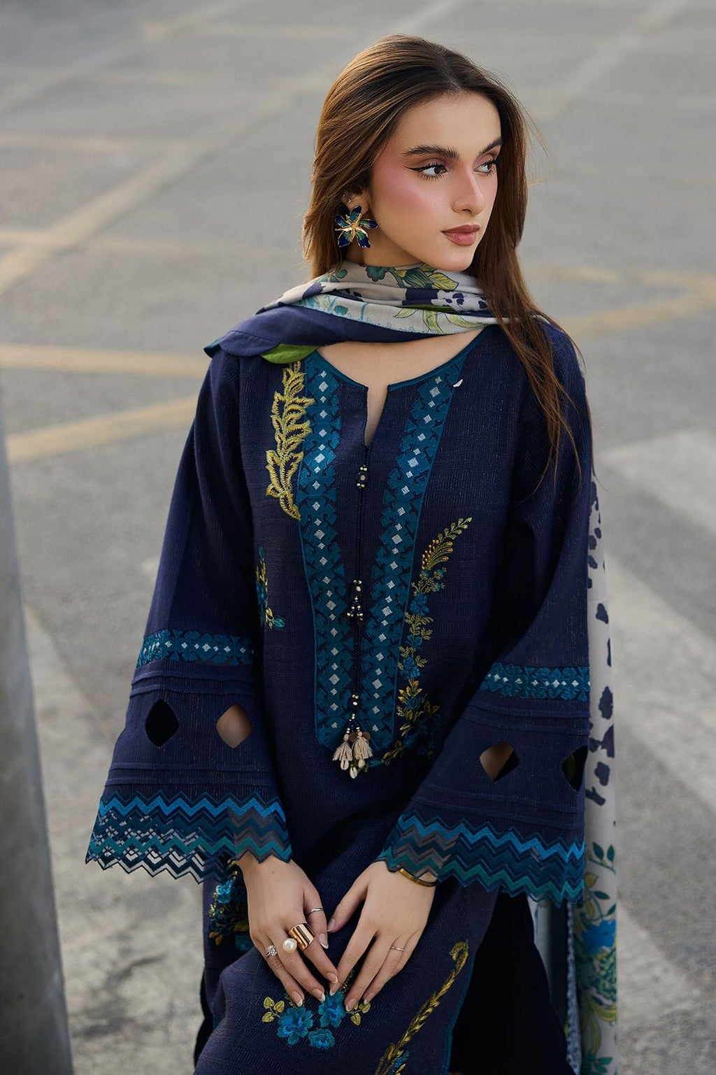 CHARIZMA 3PC LAWN UNSTITCHED EMBROIDERED
Code:4017