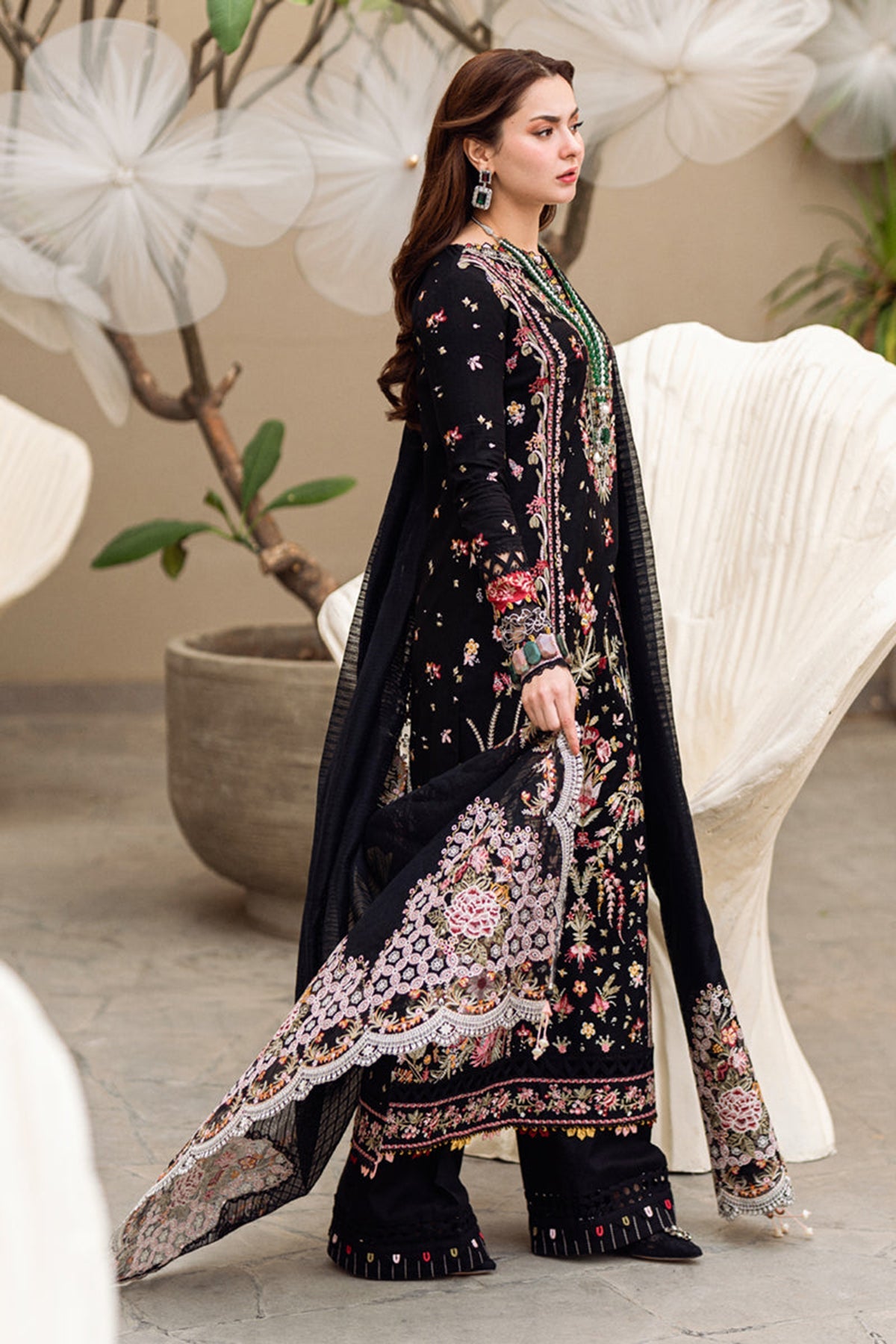 QALAMKAR 3PC LAWN UNSTITICHED EMBROIDERED 
Code:4003