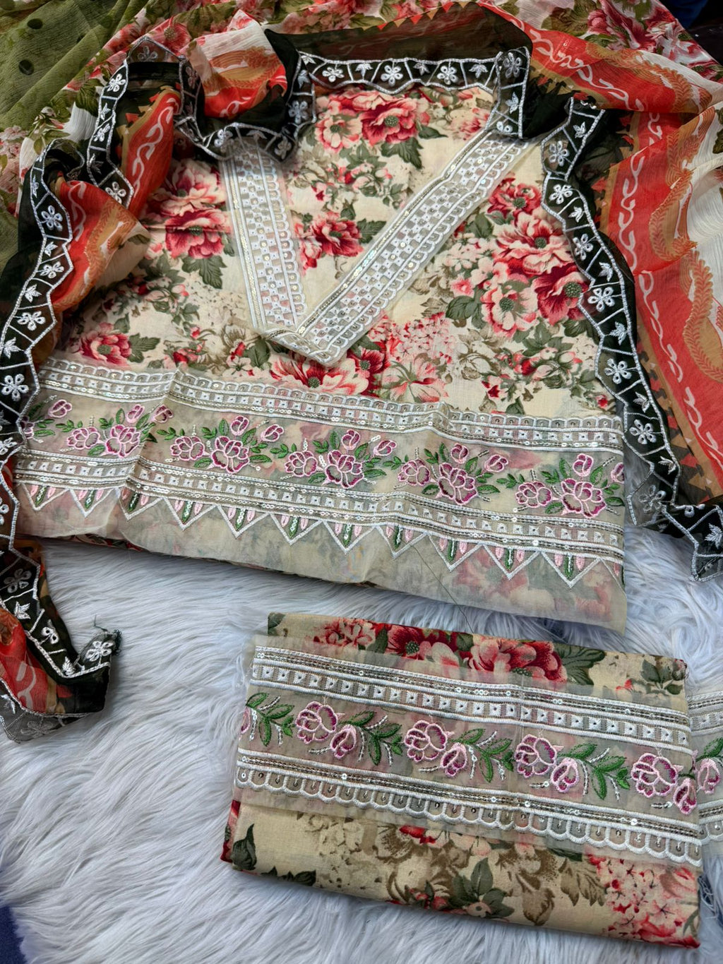 ANEELAS 3PC Printed Lawn Suit with Patch Work – Elegant Summer Collection